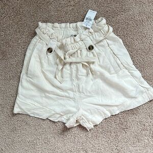 American eagle xs cream shorts
